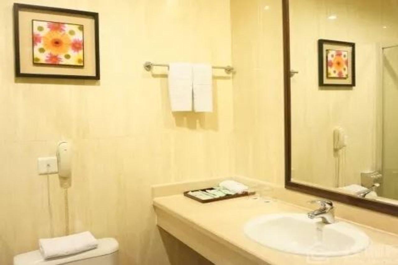 Raystar Hotel Canton Esterno foto