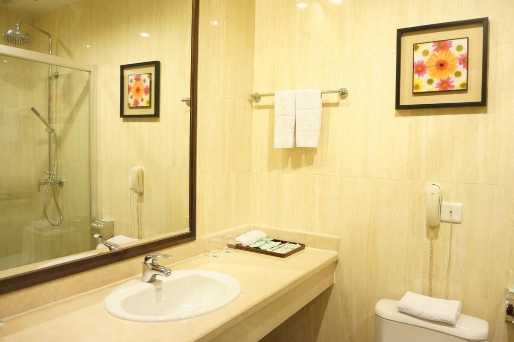 Raystar Hotel Canton Esterno foto